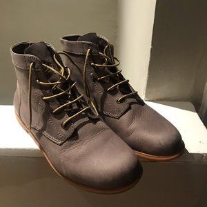 Kodiak Grey Boots for Women (size 9)